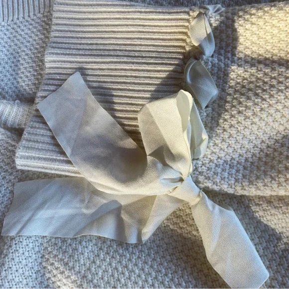 SOLD on Depop - Talbots Wool Crew Sweater Ribbon Bow Bell Sleeve Ivory White XL - Picture 5 of 15